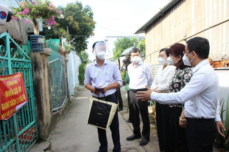 Đoàn công tác kiểm tra cách ly, điều trị F0 tại nhà ở tỉnh An Giang - Ảnh: CTTĐT An Giang.