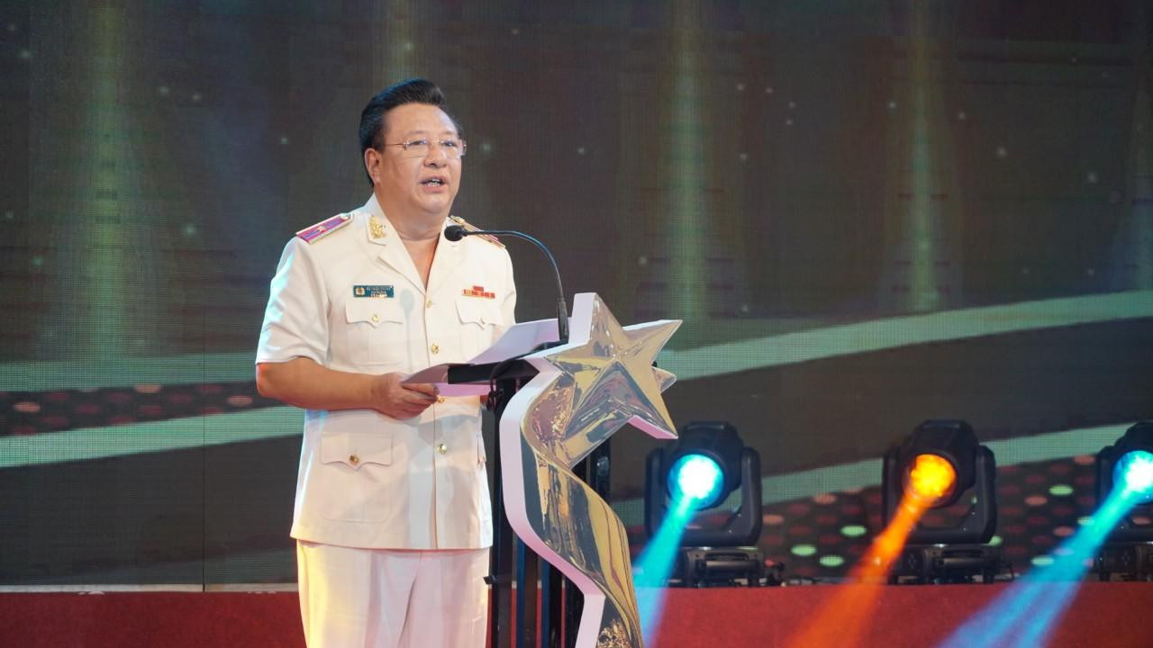 Thiếu tướng Đỗ Triệu Phong - Cục trưởng Cục Truyền thông CAND, Trưởng Ban tổ chức Liên hoan Truyền hình, Phát thanh CAND lần thứ XIII phát biểu tại lễ bế mạc và trao giải. Thiếu tướng Đỗ Triệu Phong - Cục trưởng Cục Truyền thông CAND, Trưởng Ban tổ chức Liên hoan Truyền hình, Phát thanh CAND lần thứ XIII phát biểu tại lễ bế mạc và trao giải.