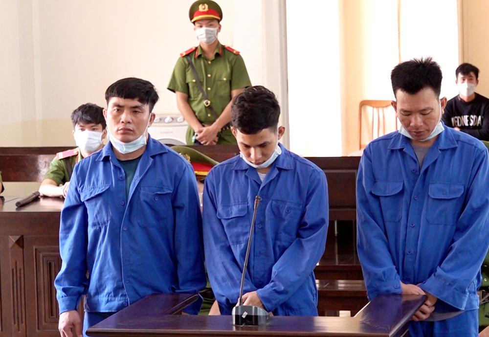 Các bị cáo tại phiên toà. Các bị cáo tại phiên toà.