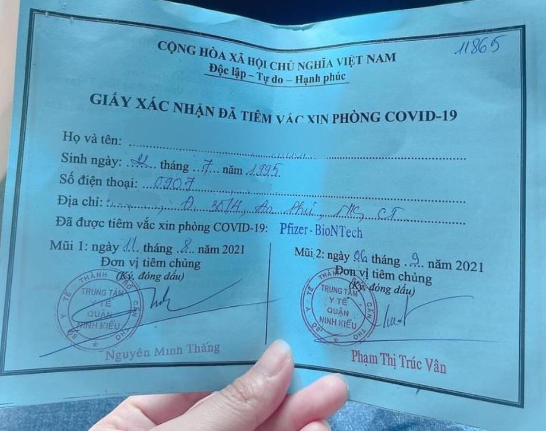 Hình chụp phiếu tiêm vắc xin L.H đăng tải trên mạng xã hội - Ảnh: Người dân cung cấp.