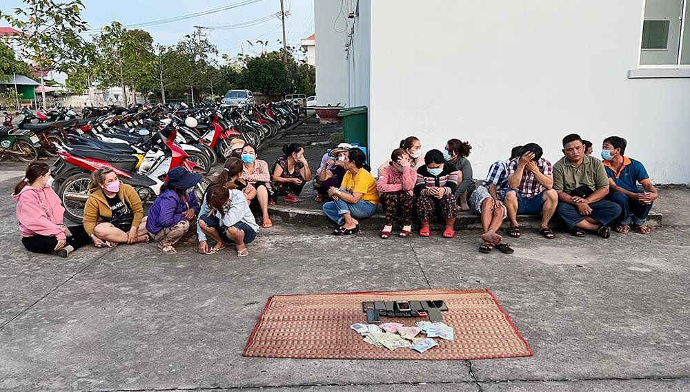 20 đối tượng liên quan vụ đánh bạc bị bắt quả tang.