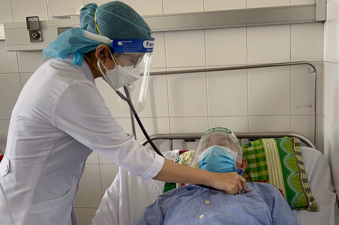 Ông T. đã tỉnh sau nội soi lấy hạt saboche.