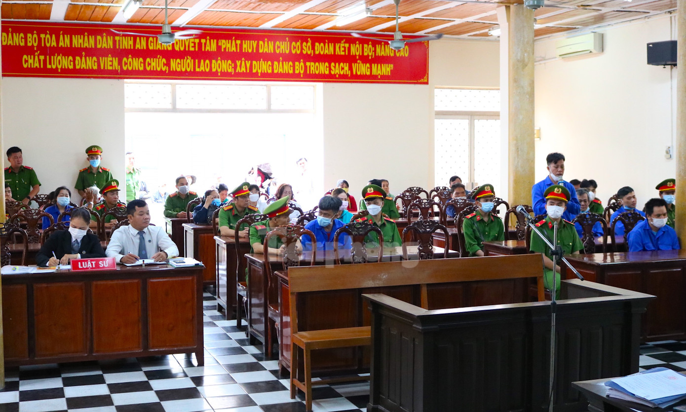 Các bị cáo trong phiên tranh luận ngày 6/1 - Ảnh: Kim Hà. Các bị cáo trong phiên tranh luận ngày 6/1 - Ảnh: Kim Hà.