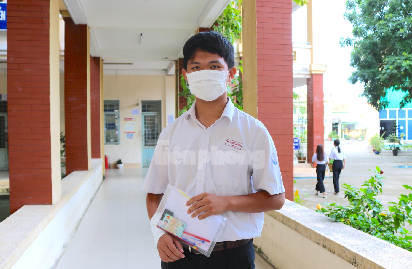 Em Tạ Quốc Hùng bị tai nạn trước ngày thi và được tổ chức thi riêng - Ảnh: Kim Hà.