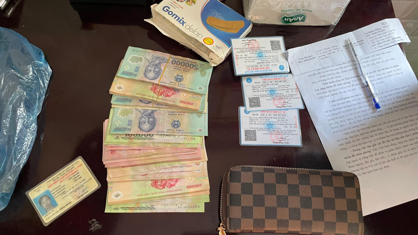 Một trong số những tang vật liên quan đến vụ án thu giữ được. Một trong số những tang vật liên quan đến vụ án thu giữ được.