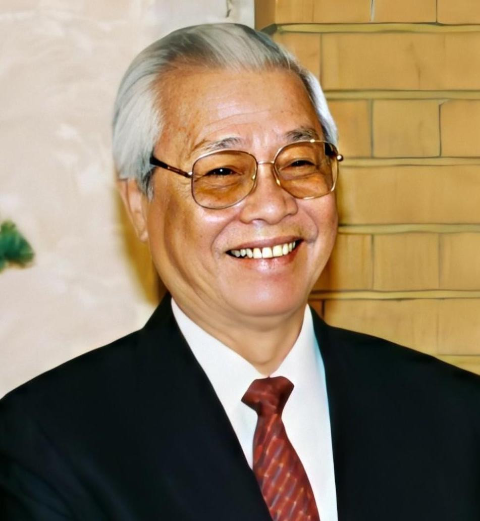 Cố Thủ tướng Võ Văn Kiệt - Người chiến sĩ cách mạng kiên trung, nhà lãnh đạo xuất sắc, trọn đời vì nước, vì dân. Cố Thủ tướng Võ Văn Kiệt - Người chiến sĩ cách mạng kiên trung, nhà lãnh đạo xuất sắc, trọn đời vì nước, vì dân.