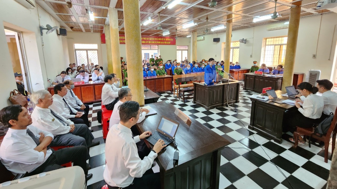 Quang cảnh phiên toà sáng 24/2. Ảnh: Kim Hà.