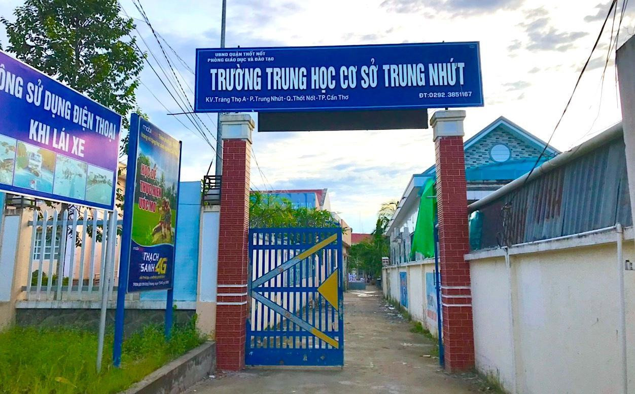 Hiệu trưởng Trường THCS Trung Nhứt bị kỷ luật cách chức do sai phạm thu chi. Hiệu trưởng Trường THCS Trung Nhứt bị kỷ luật cách chức do sai phạm thu chi.