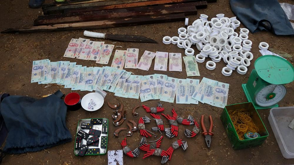 Tang vật liên quan vụ án. Tang vật liên quan vụ án.