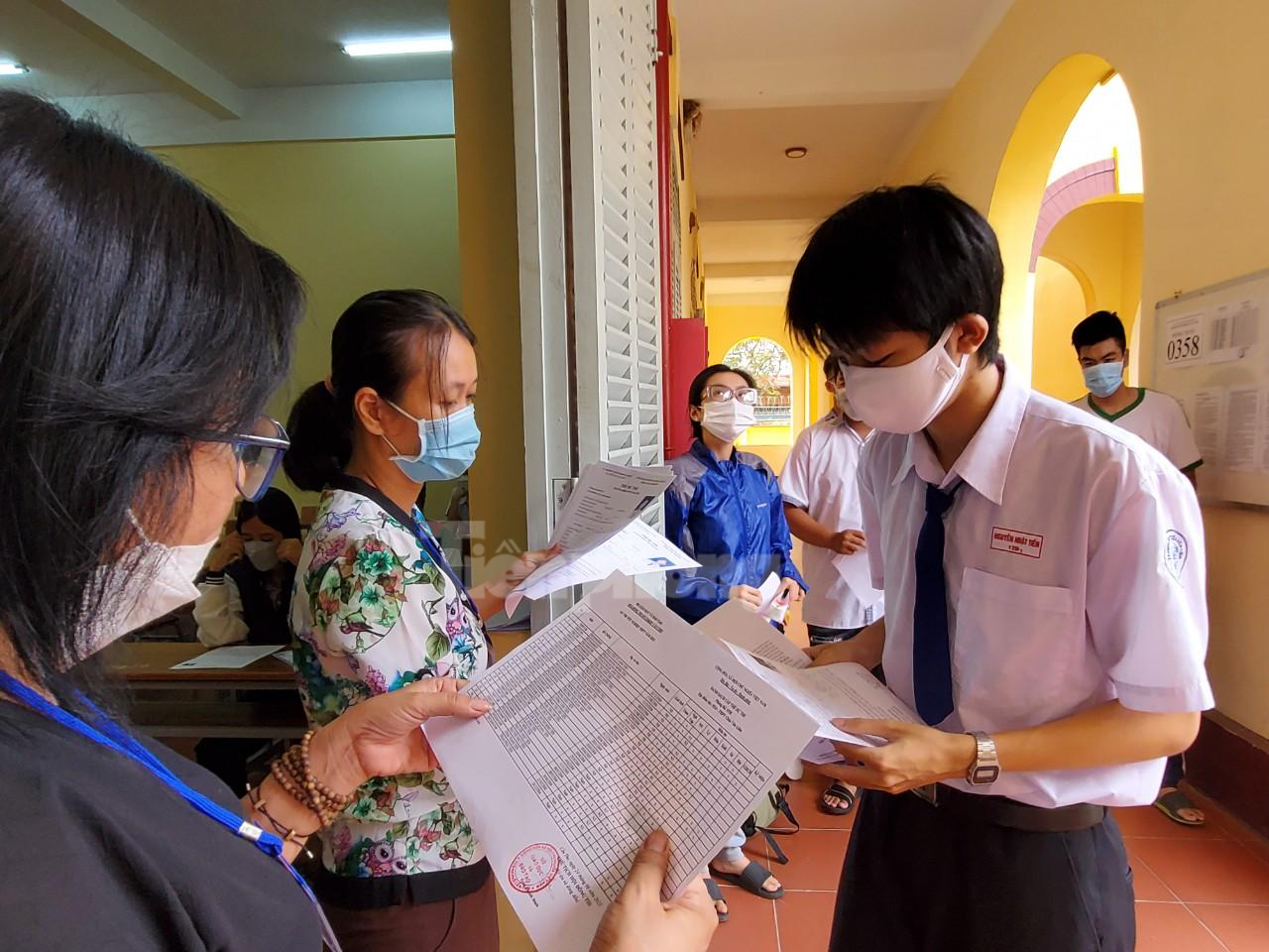 CẬP NHẬT: Hơn 1 triệu thí sinh háo hức làm thủ tục thi tốt nghiệp THPT 2022 ảnh 85 CẬP NHẬT: Hơn 1 triệu thí sinh háo hức làm thủ tục thi tốt nghiệp THPT 2022 ảnh 85