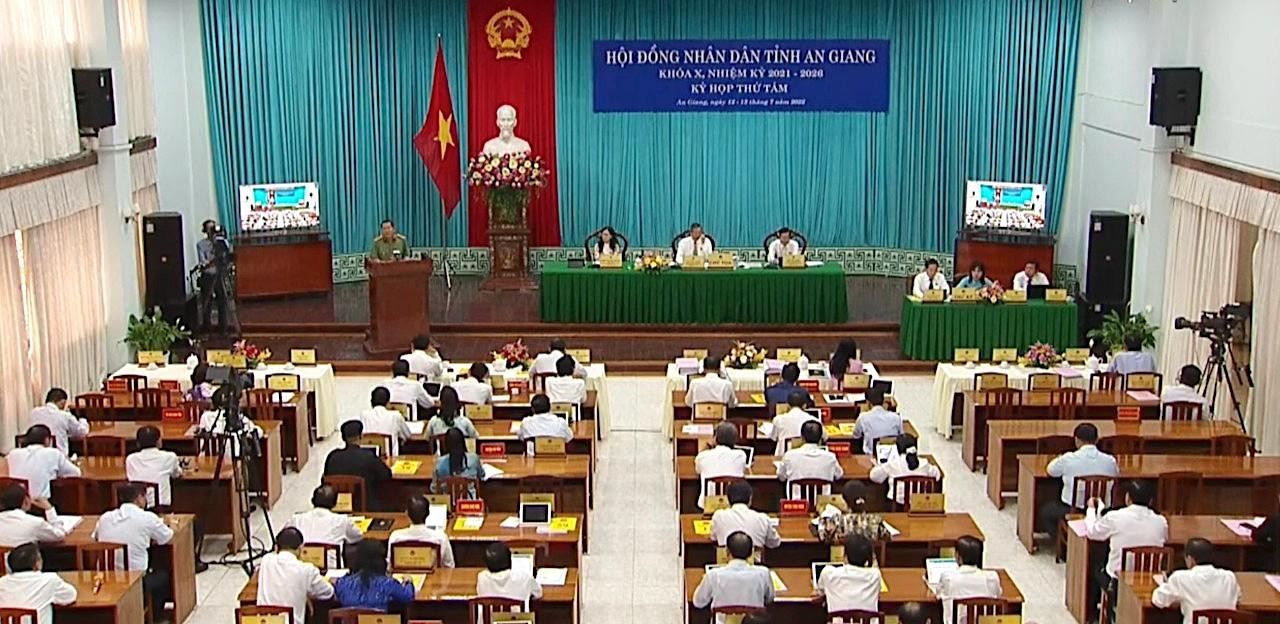 Quang cảnh kì họp. Quang cảnh kì họp.