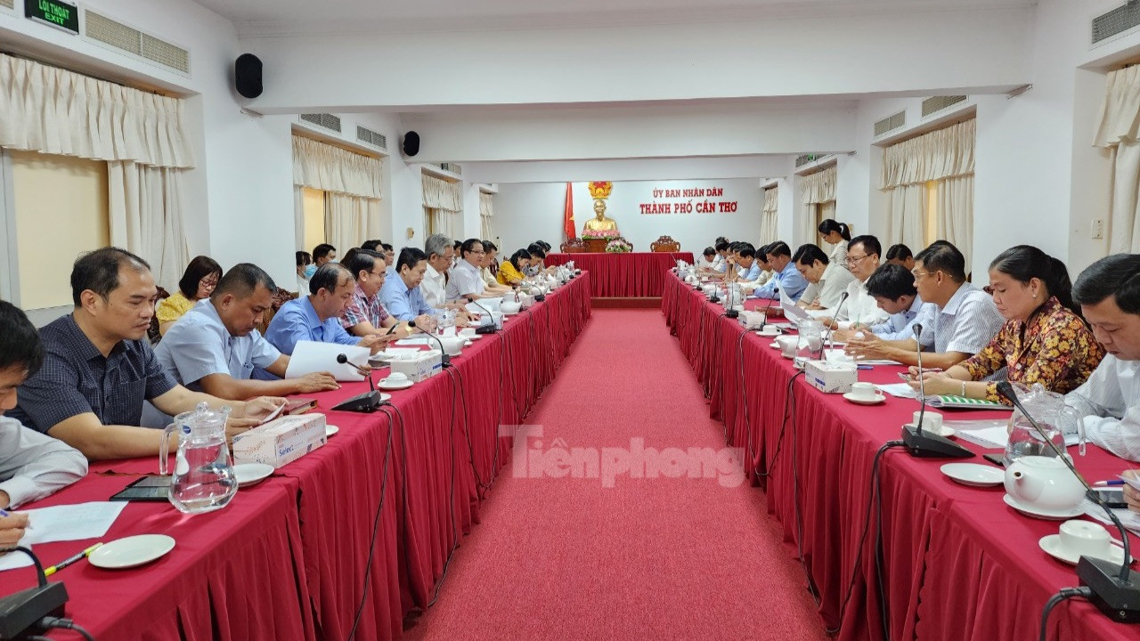 Quang cảnh cuộc họp đột xuất. Ảnh: Kim Hà. Quang cảnh cuộc họp đột xuất. Ảnh: Kim Hà.