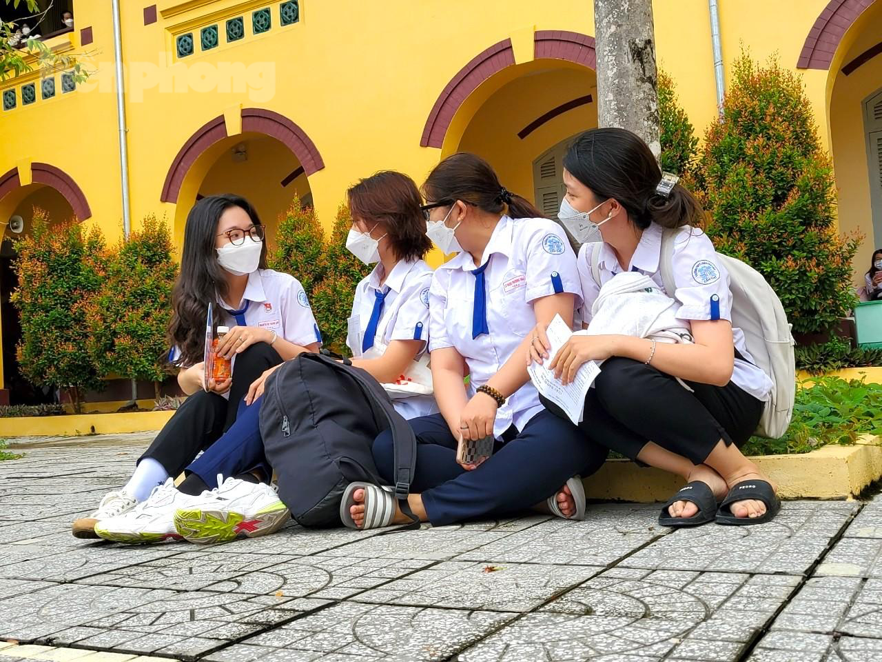 Bên cạnh đó, một số em cũng cho biết, có chút hồi hộp trước kì thi quan trọng - Ảnh: Kim Hà. Bên cạnh đó, một số em cũng cho biết, có chút hồi hộp trước kì thi quan trọng - Ảnh: Kim Hà.