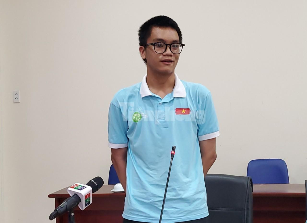 Phước Nguyên bày tỏ sự cảm ơn chân thành đến sự quan tâm của lãnh đạo TP Cần Thơ - Ảnh: Kim Hà. Phước Nguyên bày tỏ sự cảm ơn chân thành đến sự quan tâm của lãnh đạo TP Cần Thơ - Ảnh: Kim Hà.