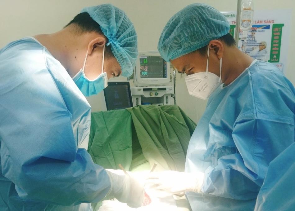 Sau 90 phút, các bác sĩ đã phẫu thuật thành công cho anh N.