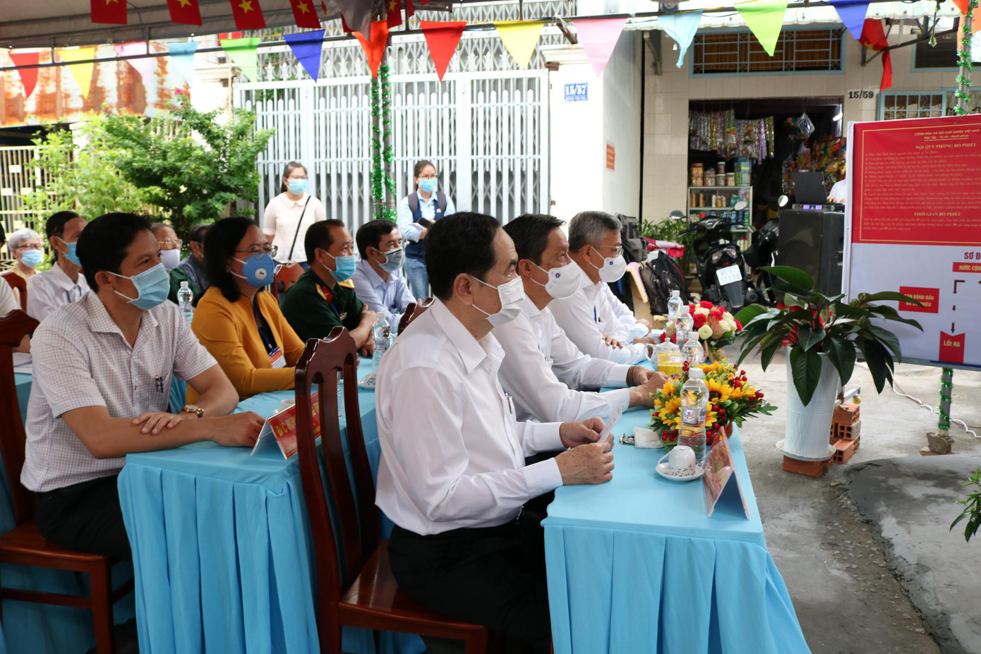 Tại số 15/57, đường Hoàng Văn Thụ, phường Tân An, quận Ninh Kiều, TP Cần Thơ khu vực bỏ phiếu số 13, ông Trần Thanh Mẫn đã có mặt từ rất sớm để tiến hành bỏ phiếu bầu cử Đại biểu Quốc hội khóa XV và đại biểu Hội đồng nhân dân các cấp nhiệm kỳ 2021 – 2026 (Ảnh: Kim Hà).