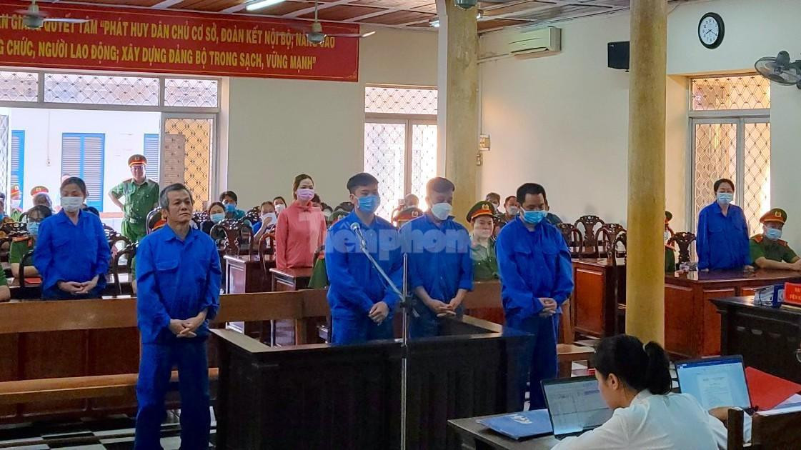 Các bị cáo tại phiên toà - Ảnh: Kim Hà.