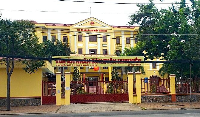 Tạm thời phong toả TAND quận Ninh Kiều, TP Cần Thơ sau khi phát hiện một nữ thư kí dương tính. Tạm thời phong toả TAND quận Ninh Kiều, TP Cần Thơ sau khi phát hiện một nữ thư kí dương tính.