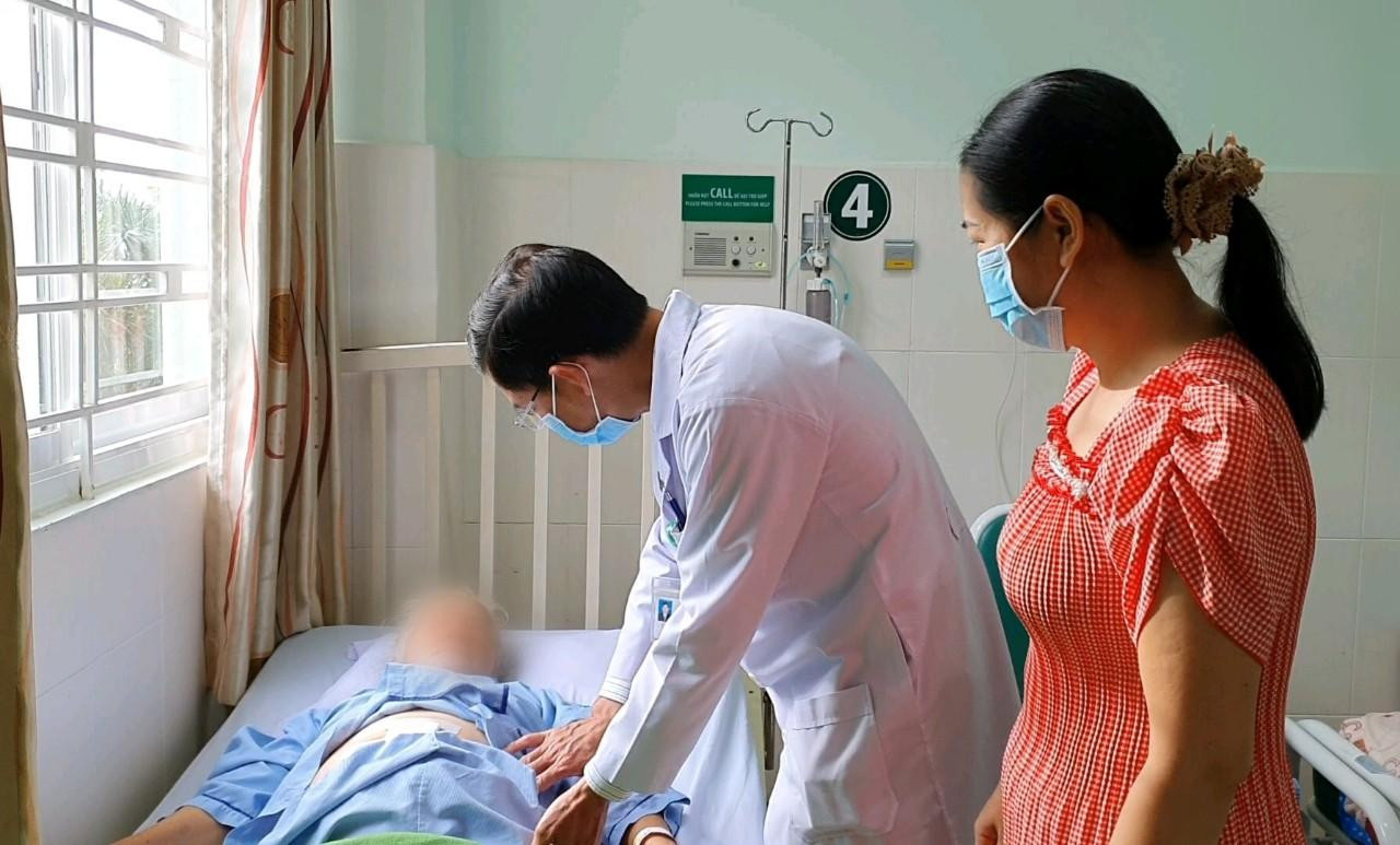 Bà M. dần hồi phục sau phẫu thuật. Bà M. dần hồi phục sau phẫu thuật.