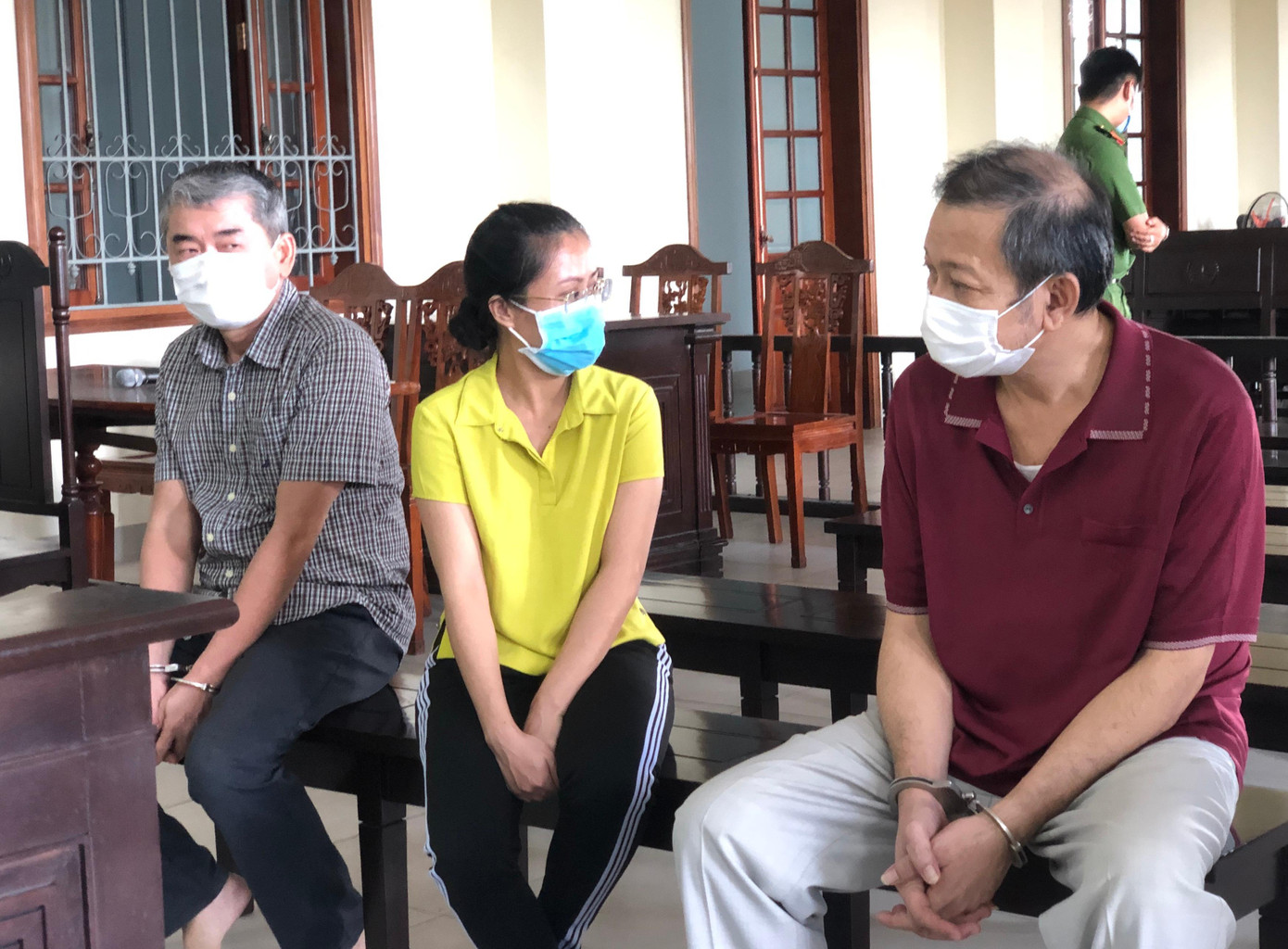 Các bị cáo Mẫn, Hà, Huấn (từ trái sang) tại phiên toà - Ảnh: Kim Hà. Các bị cáo Mẫn, Hà, Huấn (từ trái sang) tại phiên toà - Ảnh: Kim Hà.