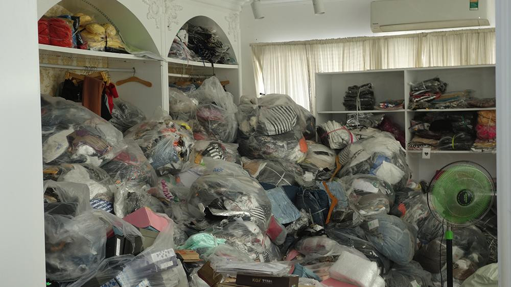 Hàng hoá đang bị tạm giữ. Hàng hoá đang bị tạm giữ.