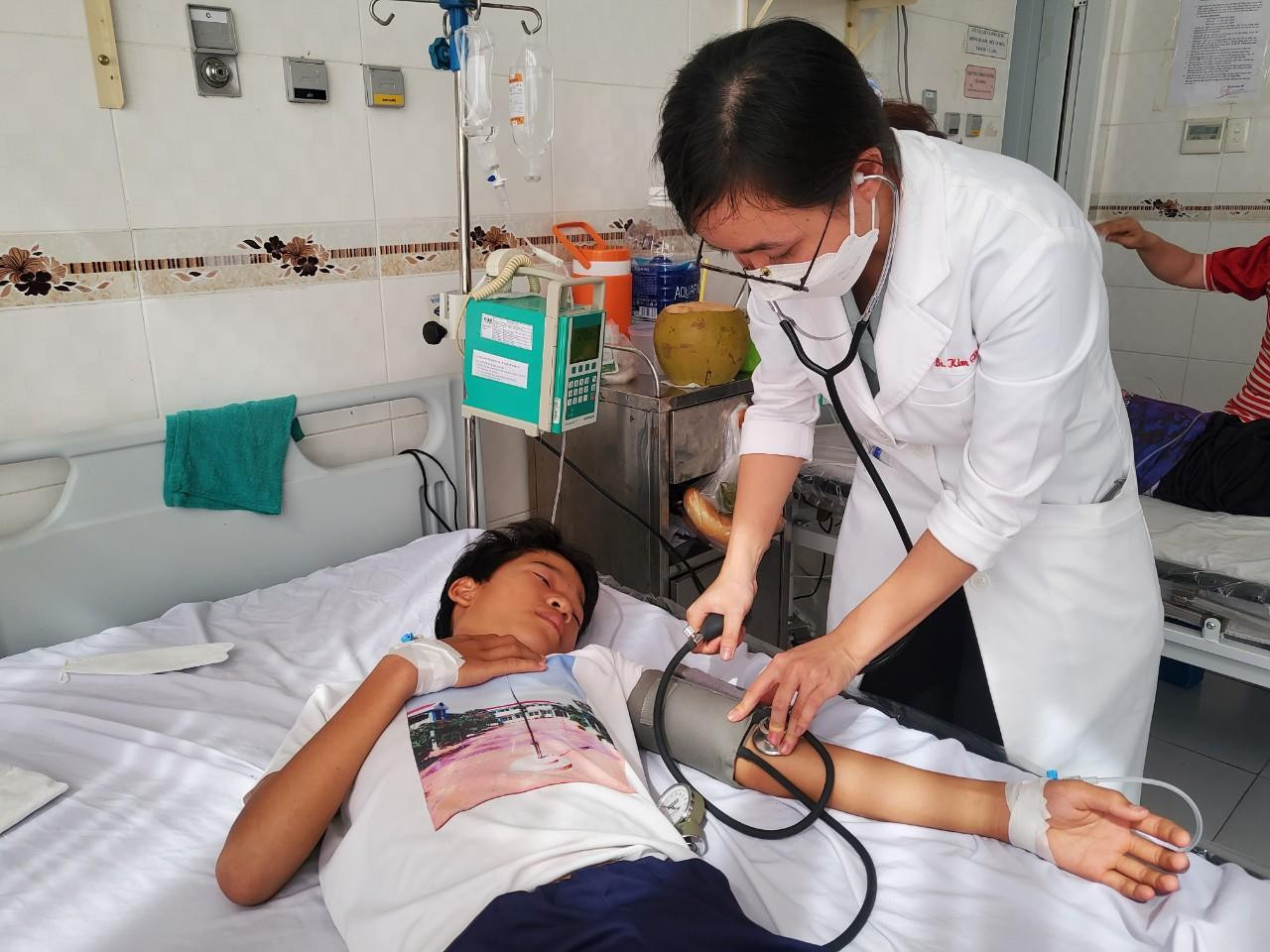 Trẻ mắc sốt xuất huyết thường rơi vào độ tuổi nhỏ nhất từ 4 – 5 tháng tuổi, lớn nhất là 16 tuổi - Ảnh: Kim Hà.