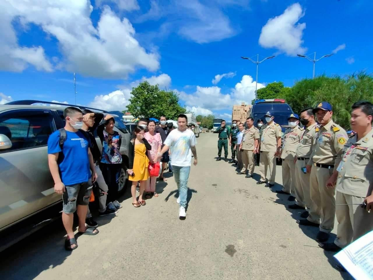 Tiếp nhận 26 công dân Việt Nam từ Campuchia về.