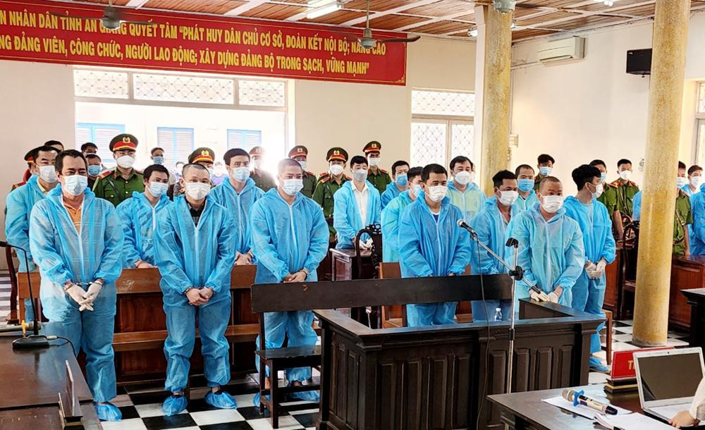 Các bị cáo tại phiên xét xử ngày 25/3. Các bị cáo tại phiên xét xử ngày 25/3.