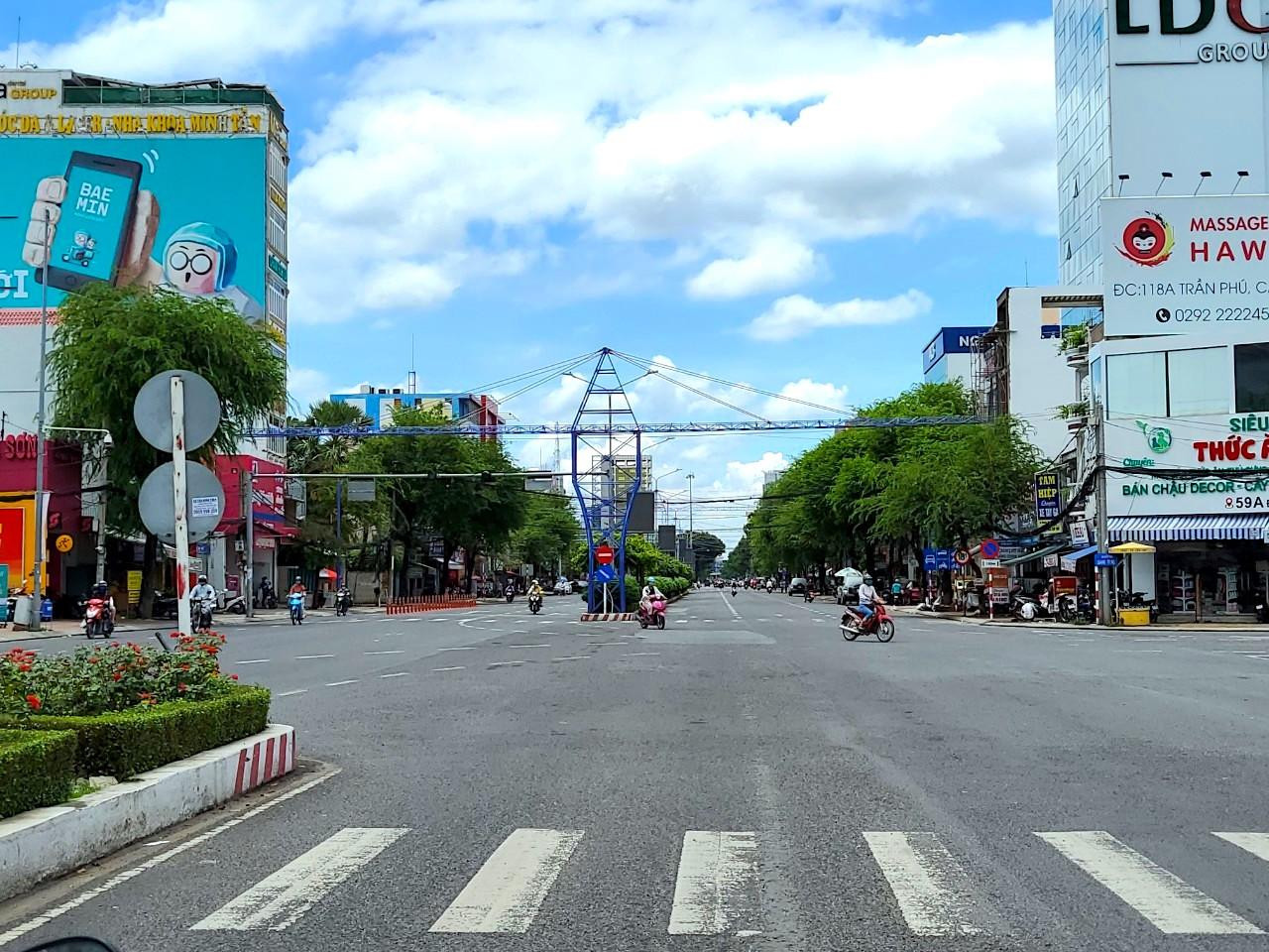 TP Cần Thơ sẽ bắt đầu giãn cách xã hội 2 quận Ninh Kiều và Cái Răng từ 0h ngày 12/7 - Ảnh: Kim Hà.