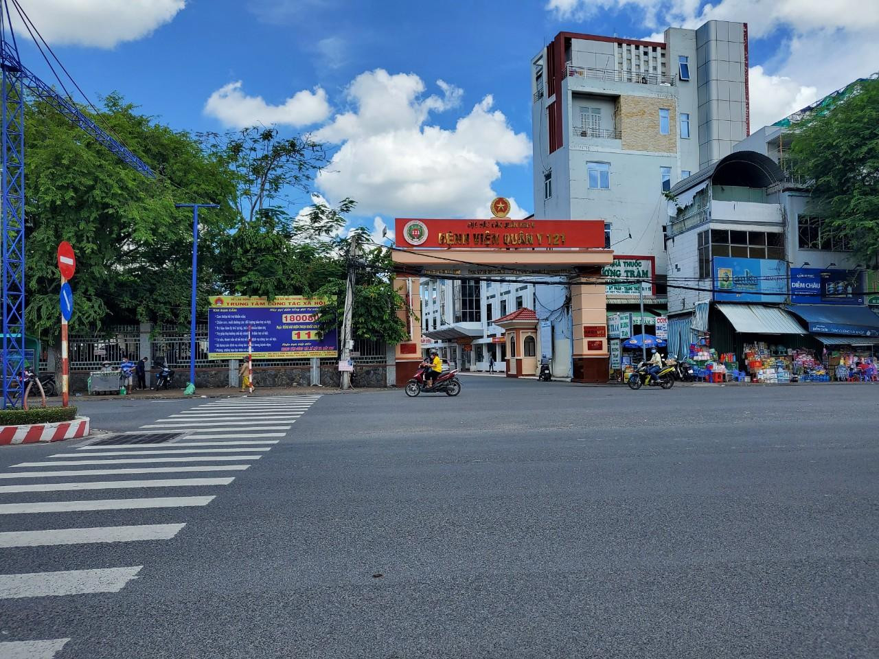 Sau khi bà T. có kết quả xét nghiệm dương tính Bệnh viện Quân Y 121 đã nhanh chóng chuyển bà này đến Bệnh viện Lao và Bệnh phổi TP Cần Thơ để điều trị - Ảnh: Kim Hà.