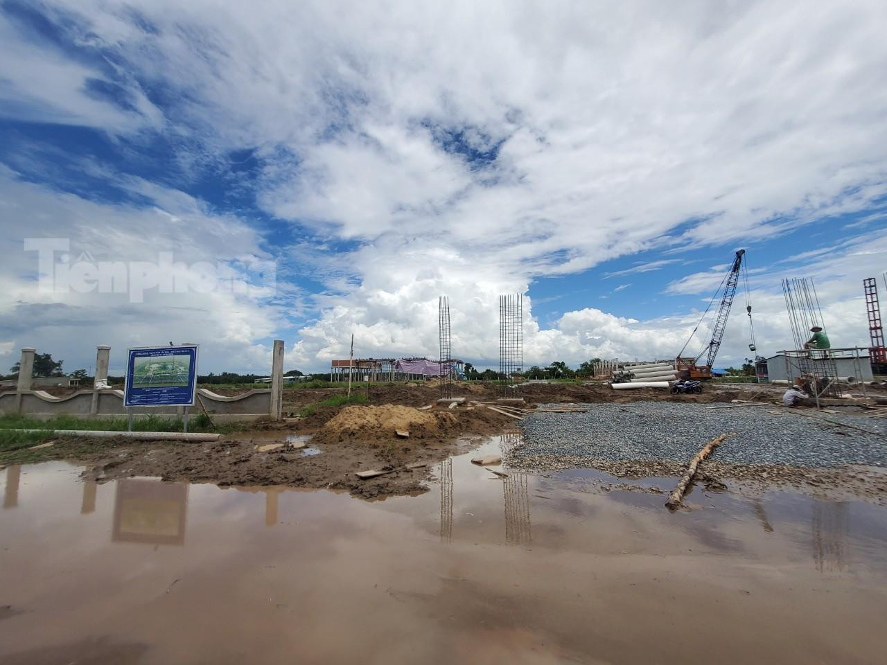 Toàn cảnh công trình Trung tâm văn hóa, thể thao, truyền hình thị xã Bình Minh - Ảnh: Kim Hà.