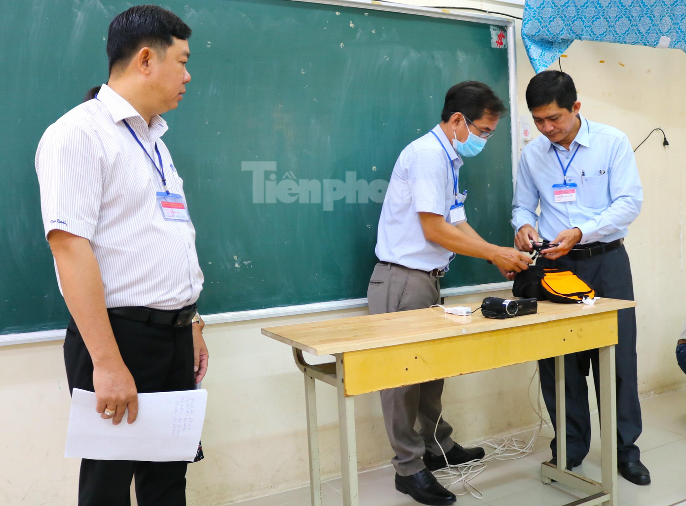 Các thiết bị được kiểm tra cẩn thận trước khi đưa vào sử dụng - Ảnh: Kim Hà.