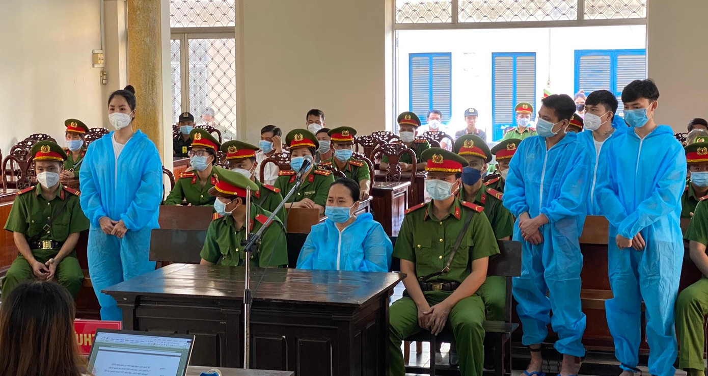 Các bị cáo tại phiên toà. Các bị cáo tại phiên toà.