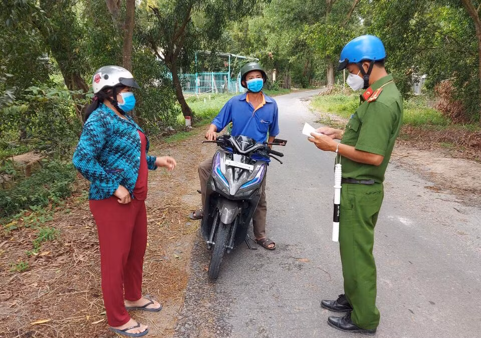 Công an huyện Tịnh Biên tuần tra, kiểm soát trên địa bàn huyện.
