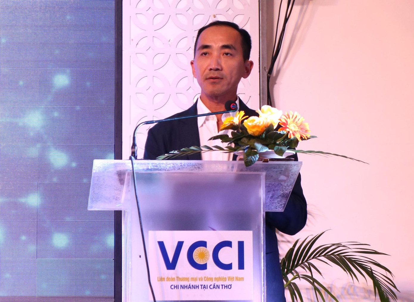 Ông Nguyễn Phương Lam - Giám đốc VCCI Cần Thơ phát biểu khai mạc chung kết cuộc thi - Ảnh: Kim Hà.