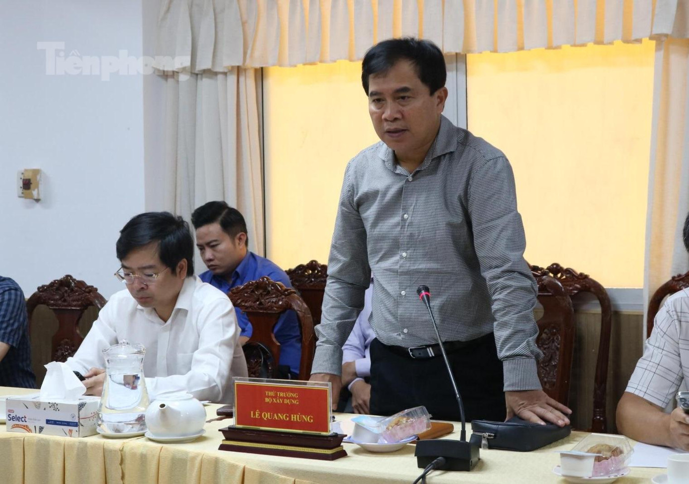 Ông Lê Quang Hùng - Thứ trưởng Bộ Xây dựng nêu những vấn đề quan trọng tại cuộc họp (ảnh: Kim Hà).