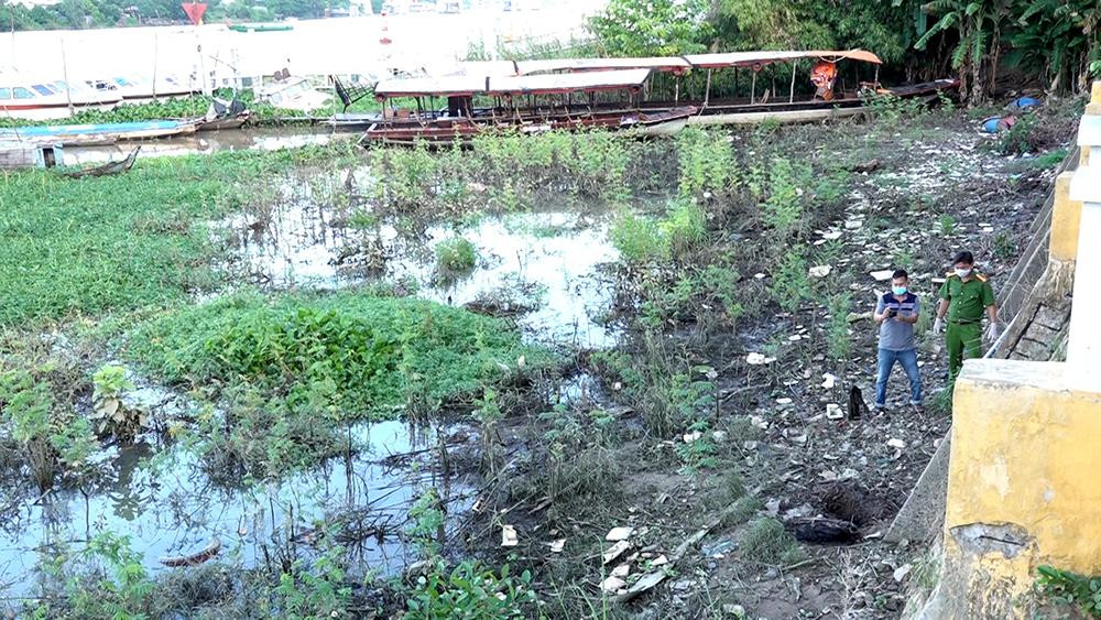 Hiện trường nơi Hồng và Mỹ chôn xác cháu Kim để phi tang. Hiện trường nơi Hồng và Mỹ chôn xác cháu Kim để phi tang.