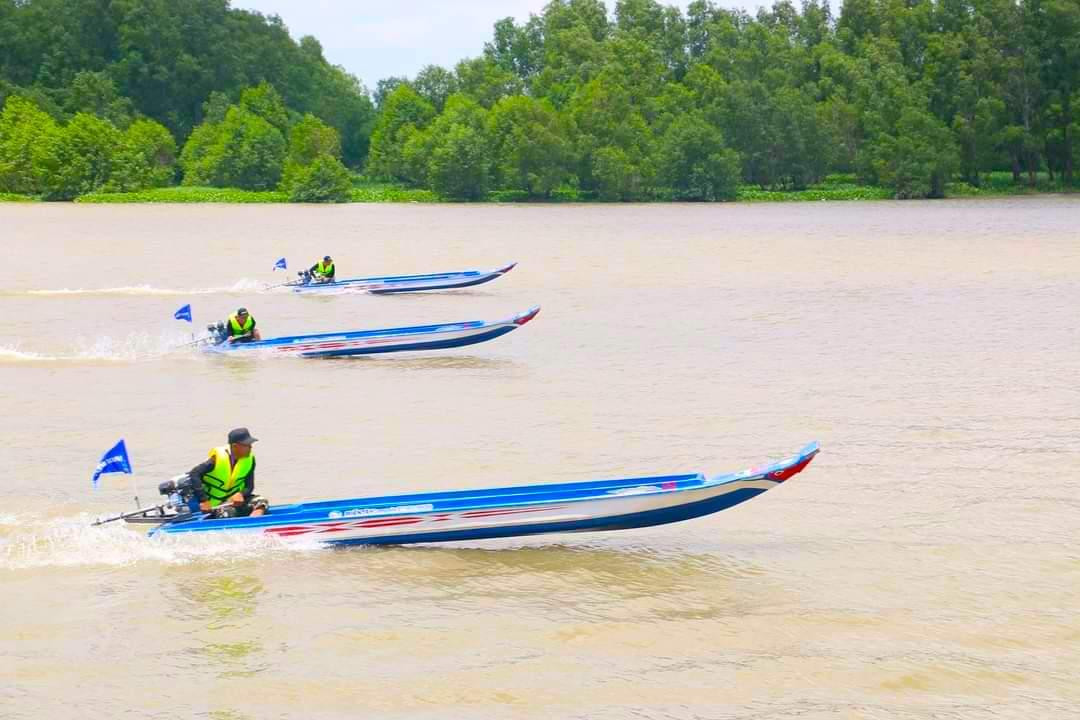 Đua vỏ lãi - Môn thể thao độc đáo dành cho nông dân vùng sông nước. Đua vỏ lãi - Môn thể thao độc đáo dành cho nông dân vùng sông nước.