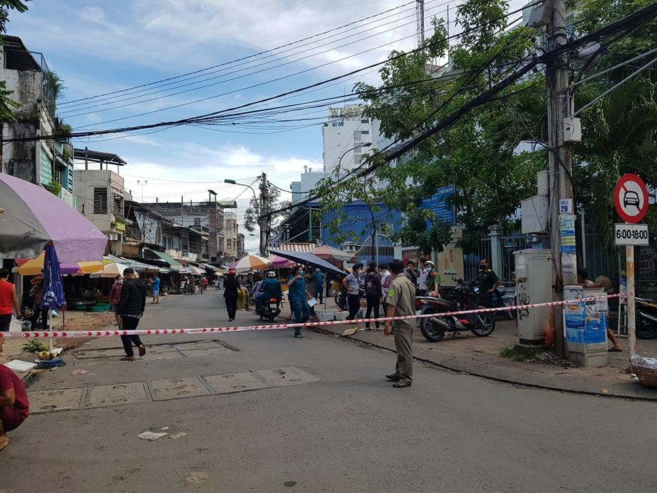 Phong toả một phần chợ Tân An vào chiều 10/7.