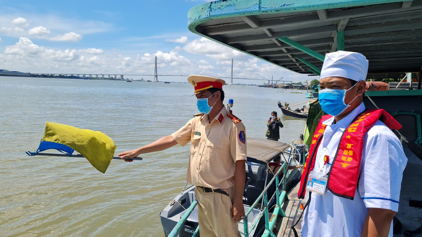 Các chốt kiểm soát trên đường thủy.