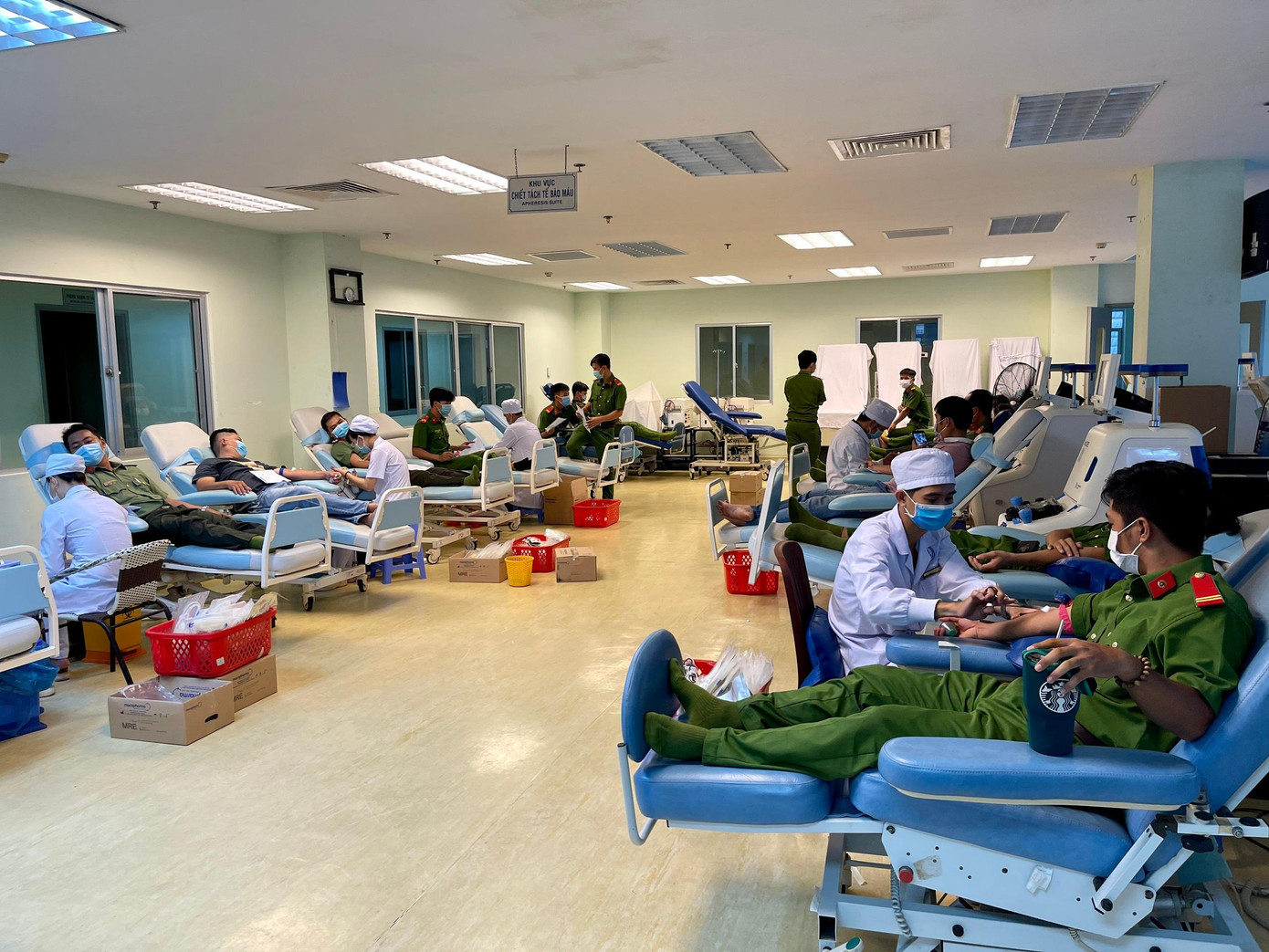 Chương trình đã thu hút khoảng 100 đoàn viên, thanh niên, cán bộ, chiến sĩ tham gia.