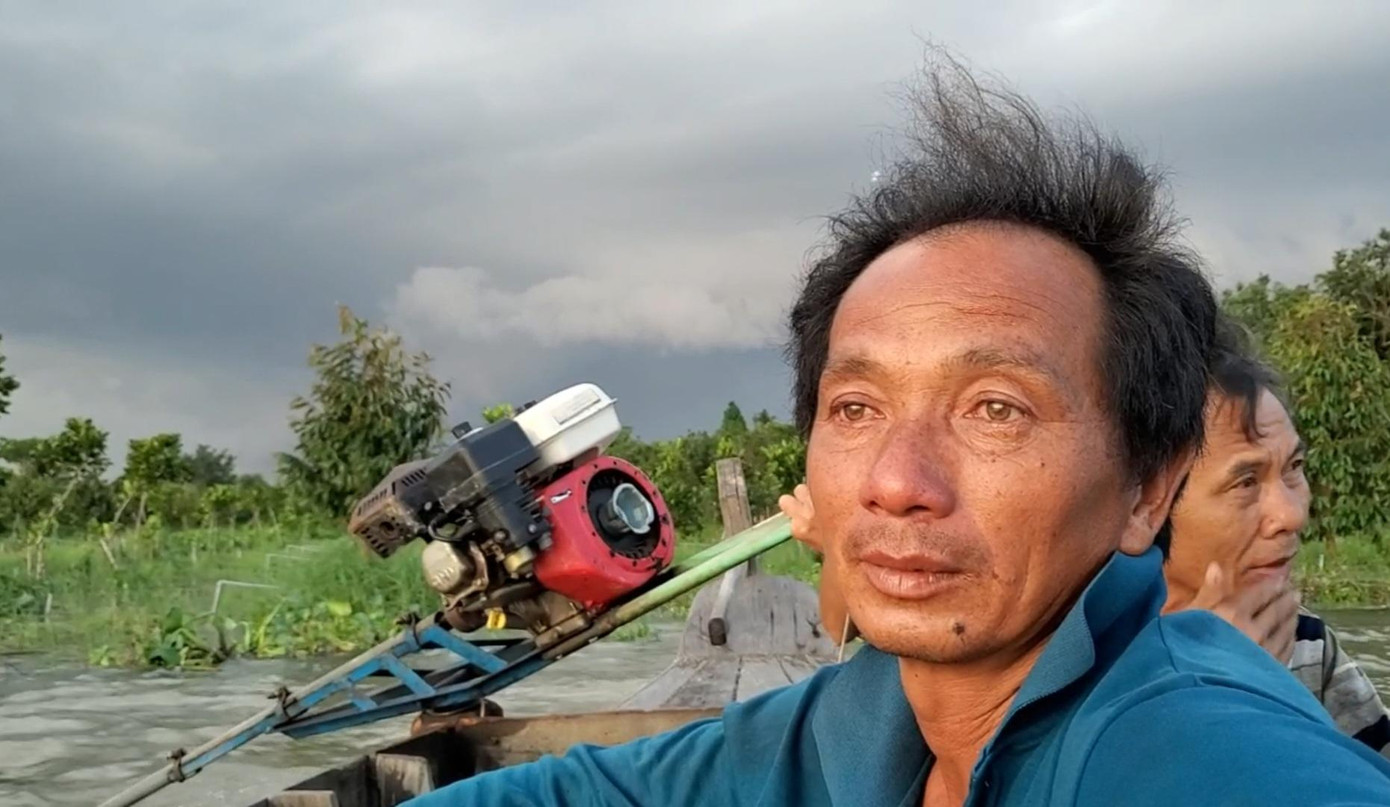 Một người dân đau lòng nhớ về ngôi nhà cũ - Ảnh: Kim Hà. Một người dân đau lòng nhớ về ngôi nhà cũ - Ảnh: Kim Hà.