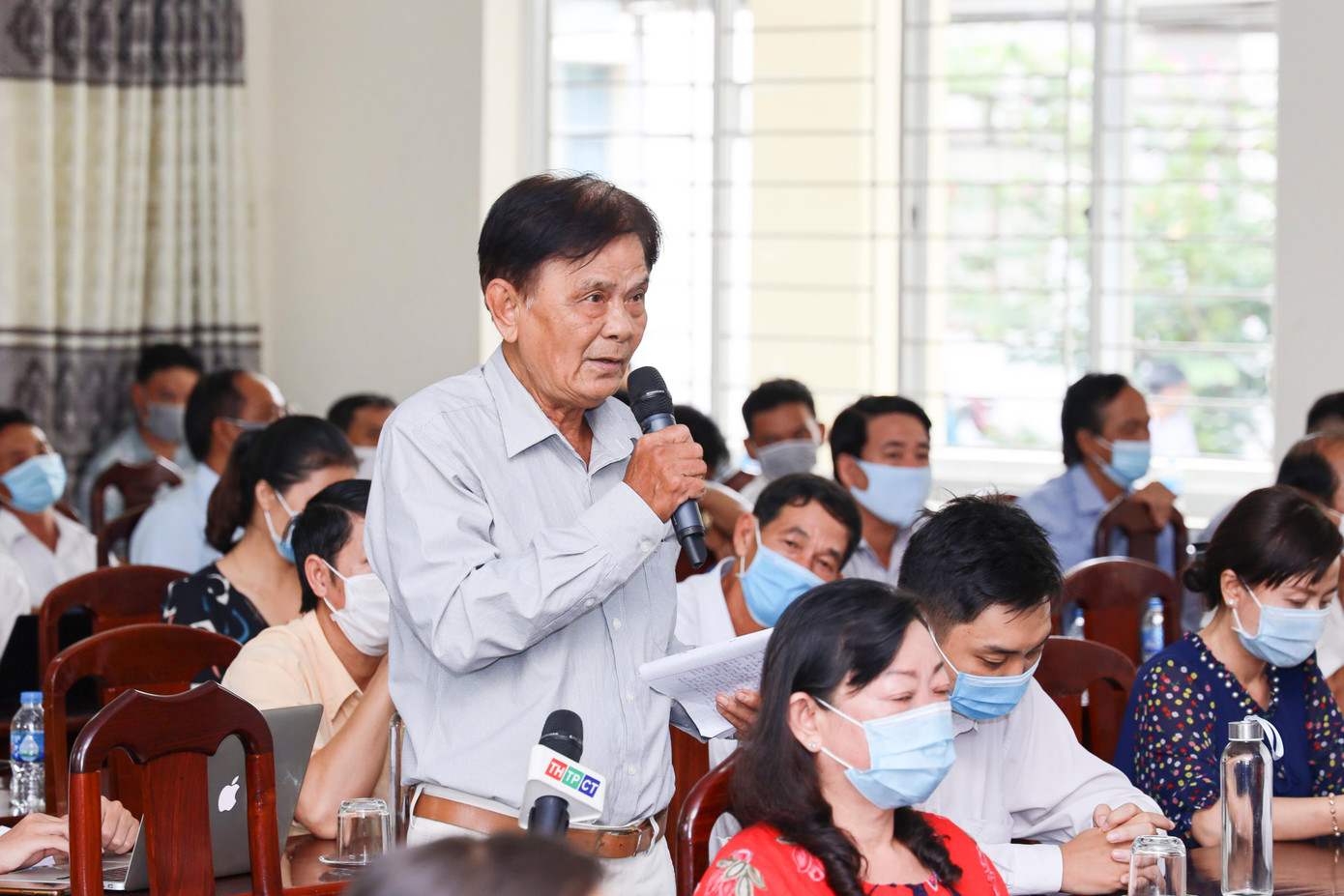 Cử tri Lê Hiếu Liêm (ngụ phường Tân Phú) nêu ý kiến tại hội nghị - Ảnh: Kim Hà.