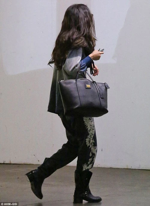 Selena đi tìm mua nhà