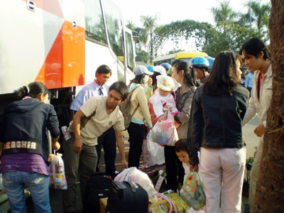 Bơ phờ về lại TPHCM Ảnh: H.T