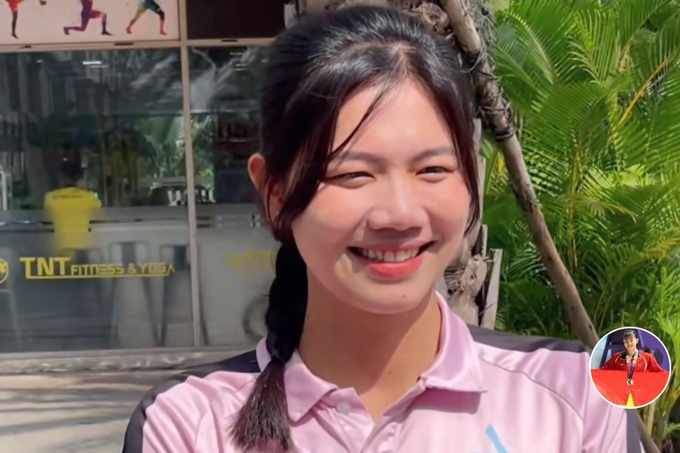 Nụ cười tươi tắn, thần sắc tươi trẻ của cô nhanh chóng khiến mọi người thích thú (Ảnh: Chụp màn hình, nguồn A.V)