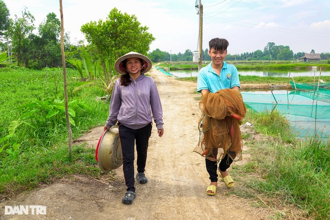 Dù khởi nghiệp một mình, Công vẫn tự hào vì có gia đình phía sau ủng hộ, động viên (Ảnh: Nguyễn Vy). Dù khởi nghiệp một mình, Công vẫn tự hào vì có gia đình phía sau ủng hộ, động viên (Ảnh: Nguyễn Vy).