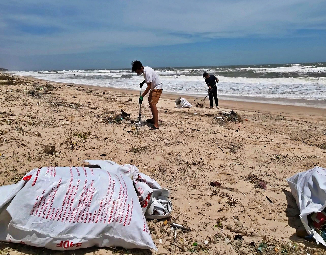 Tuy nhiên sau đó, cả nhóm quyết định mở rộng hoạt động bảo vệ môi trường.