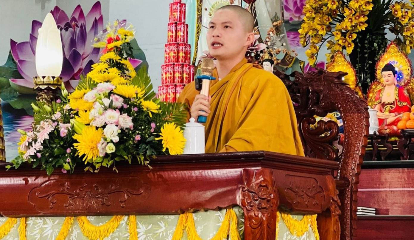 Bài giảng của thầy chia sẻ về đạo làm người, tình yêu đôi lứa nên rất phù hợp với giới trẻ. Ảnh: Chùa Bà Đa