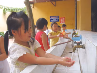 Năm nay, Sở GD&ĐT Hà Nội không cho phép các trường thu tiền vệ sinh của phụ huynh học sinh (Trong ảnh: Học sinh trường Tiểu học Trung Tự, Hà Nội)